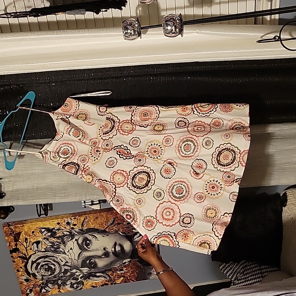 Dress - Picture 2 of 2